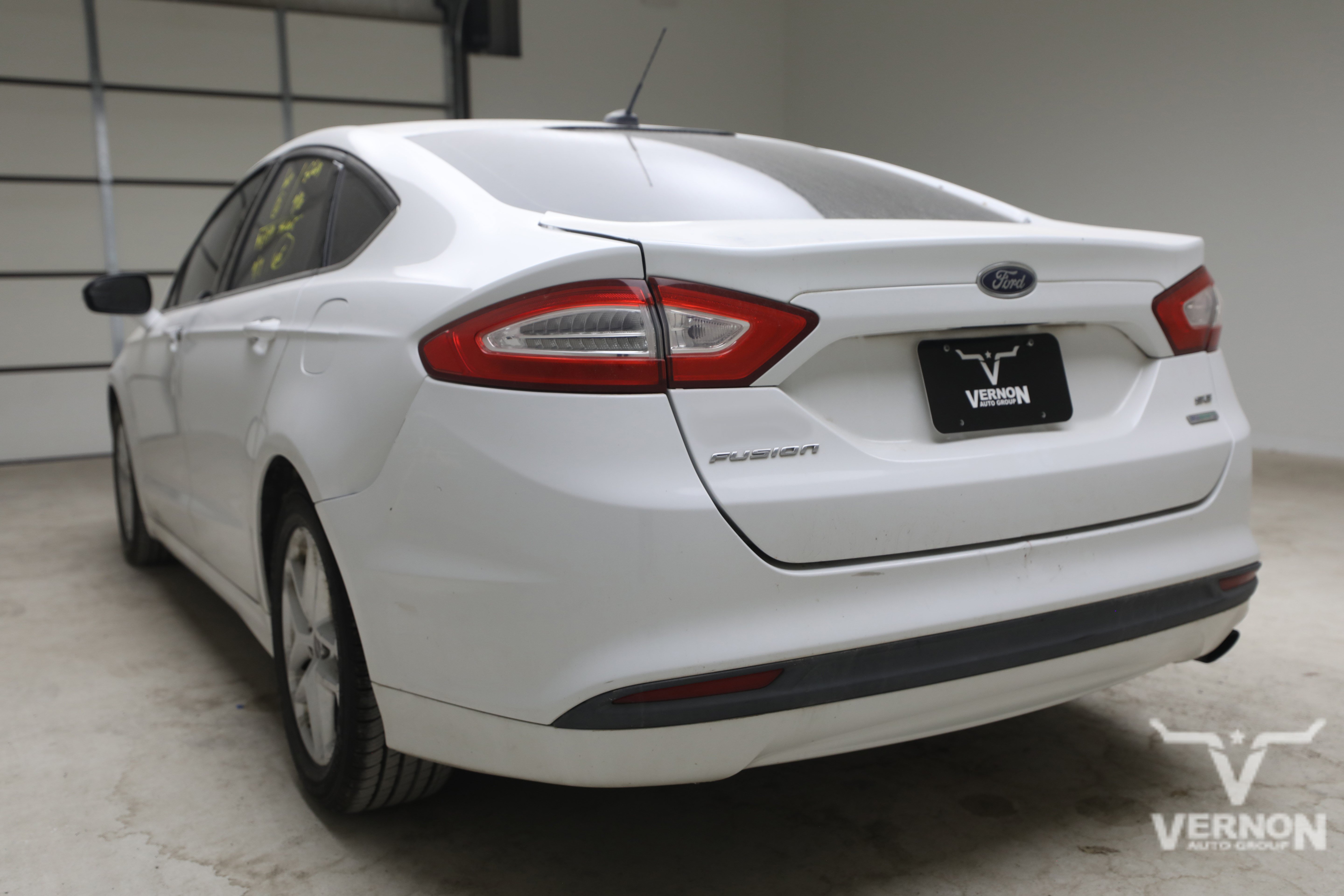 Used 2014 Ford Fusion SE FWD image 2