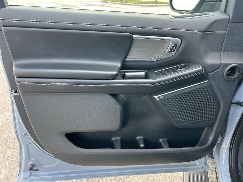 Used 2025 Ford Expedition Platinum w/ Driver's Package image 17