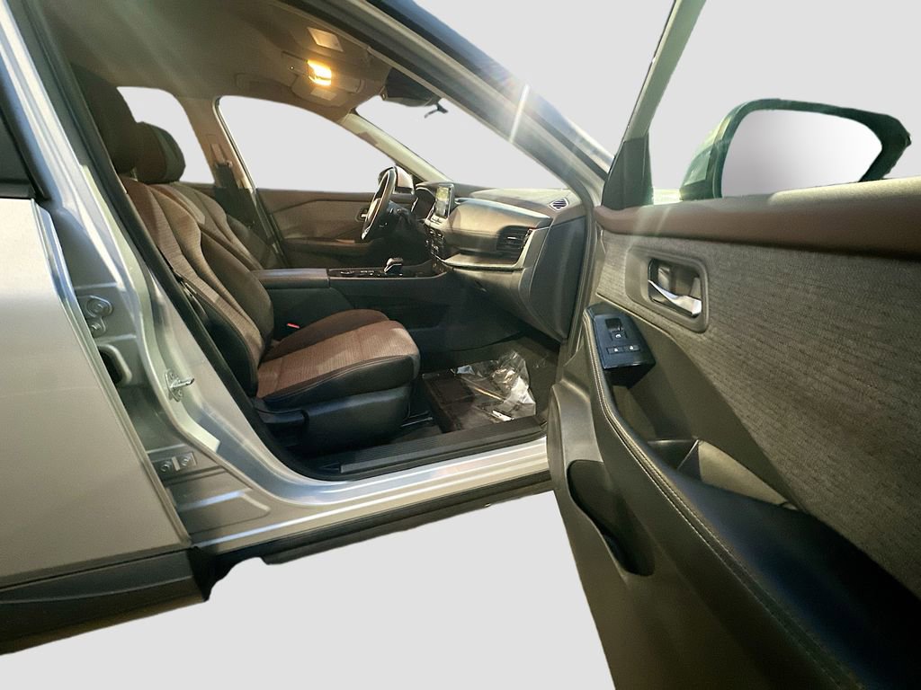 Used 2022 Nissan Rogue SV AWD/4WD image 30