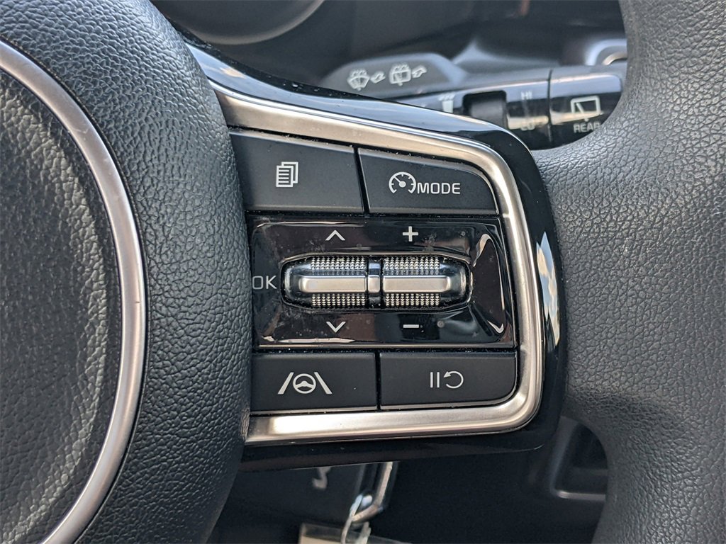 Used 2023 Kia Sorento LX image 36