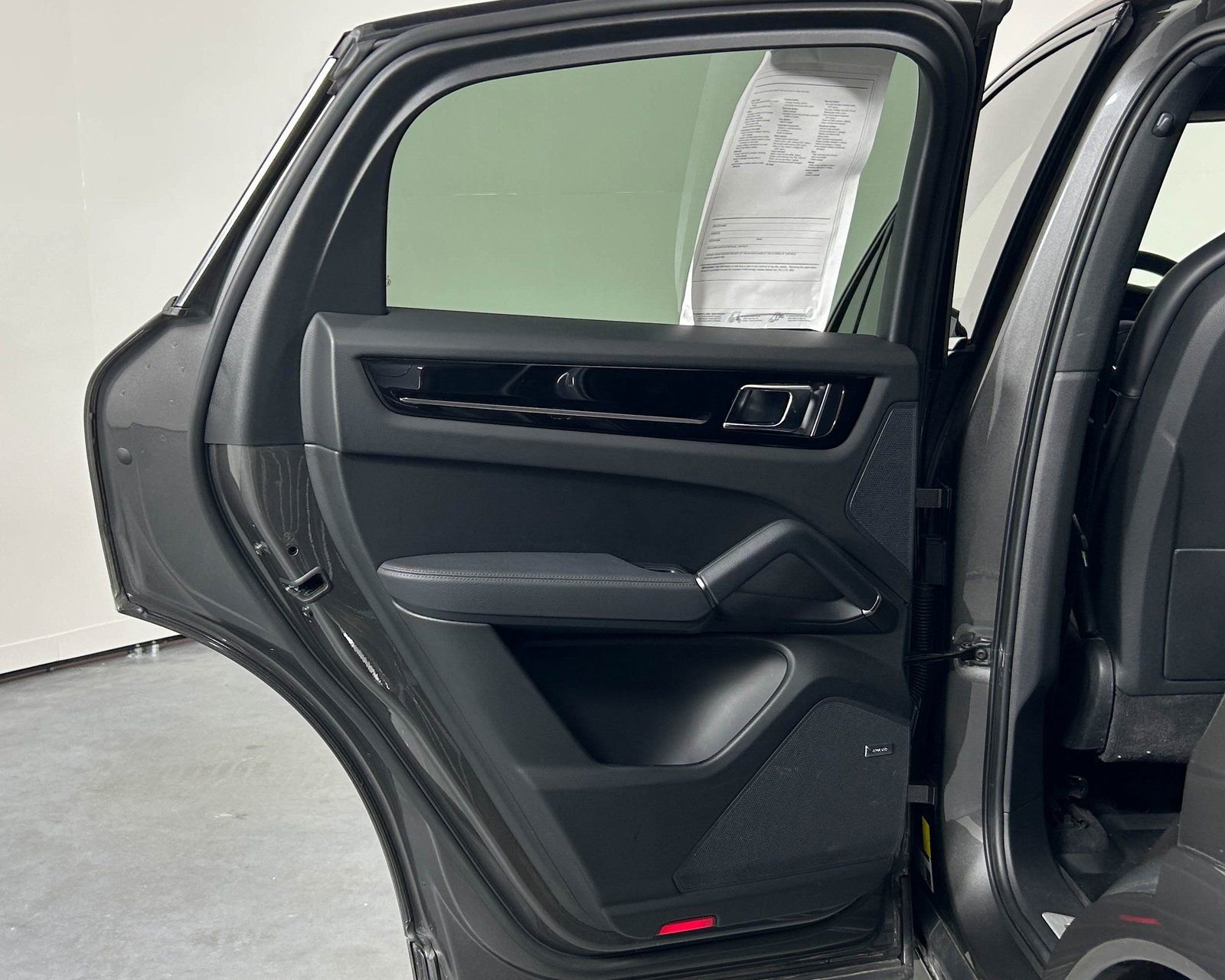 Used 2023 Porsche Cayenne Coupe image 29