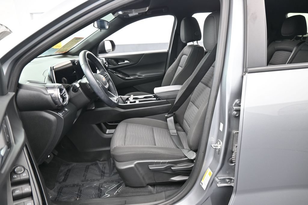 Used 2026 Chevrolet Equinox LT FWD image 11