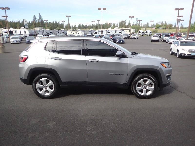Used 2018 Jeep Compass Latitude w/ Popular Equipment Group AWD/4WD image 5