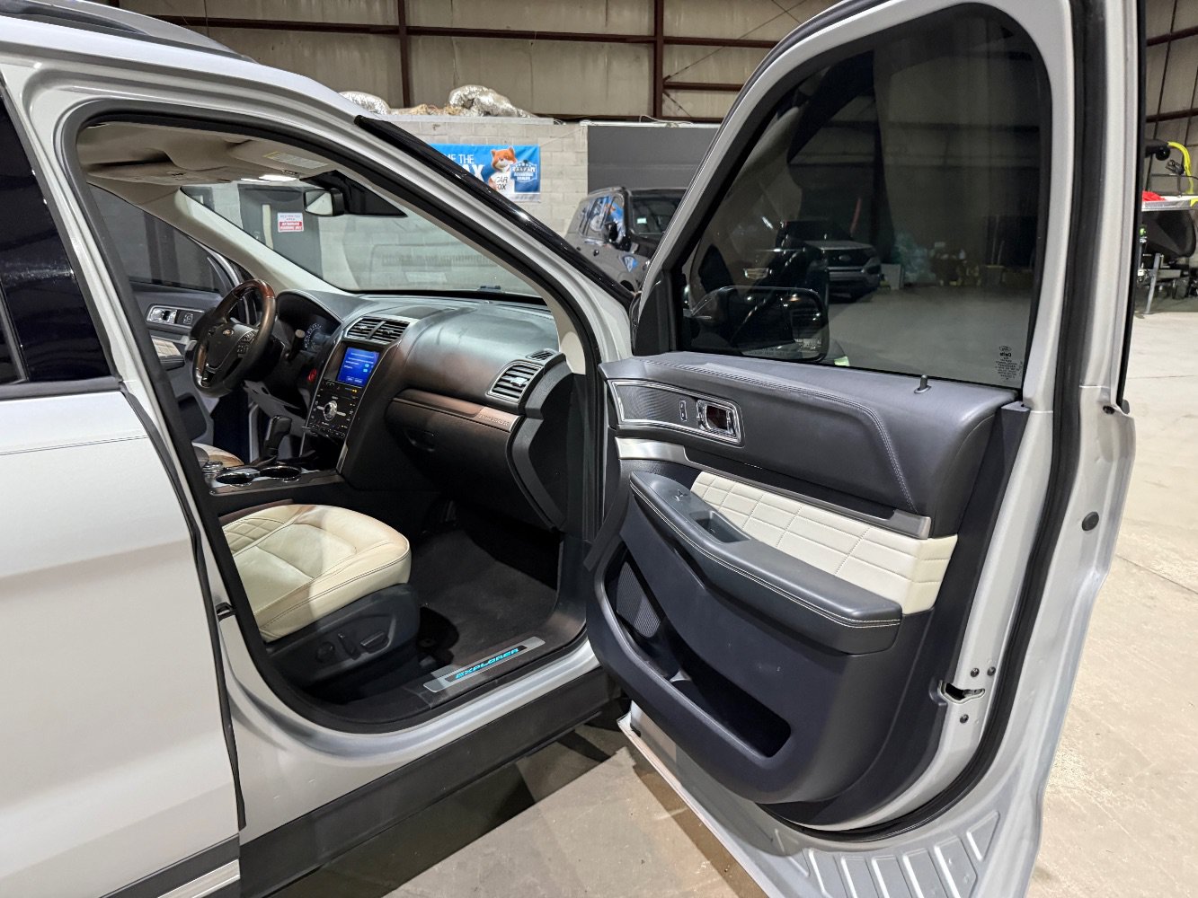 Used 2019 Ford Explorer Platinum AWD/4WD image 25