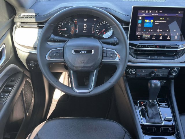 Used 2023 Jeep Compass Latitude AWD/4WD image 17