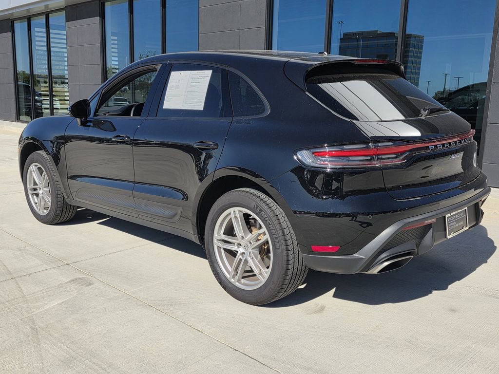 Used 2025 Porsche Macan image 3