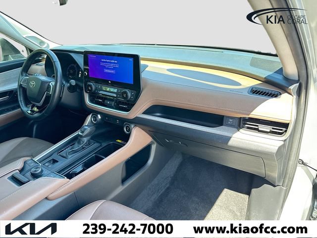 Used 2024 Toyota Grand Highlander AWD image 15