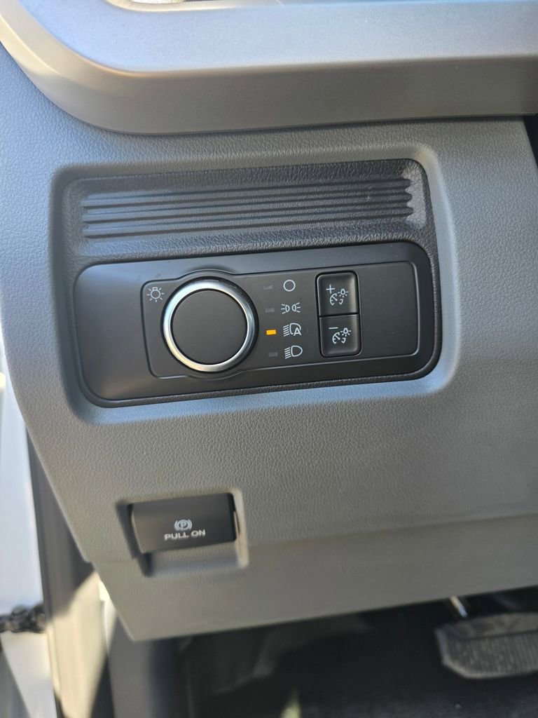 New 2026 Ford F550 4x4 Crew Cab image 33