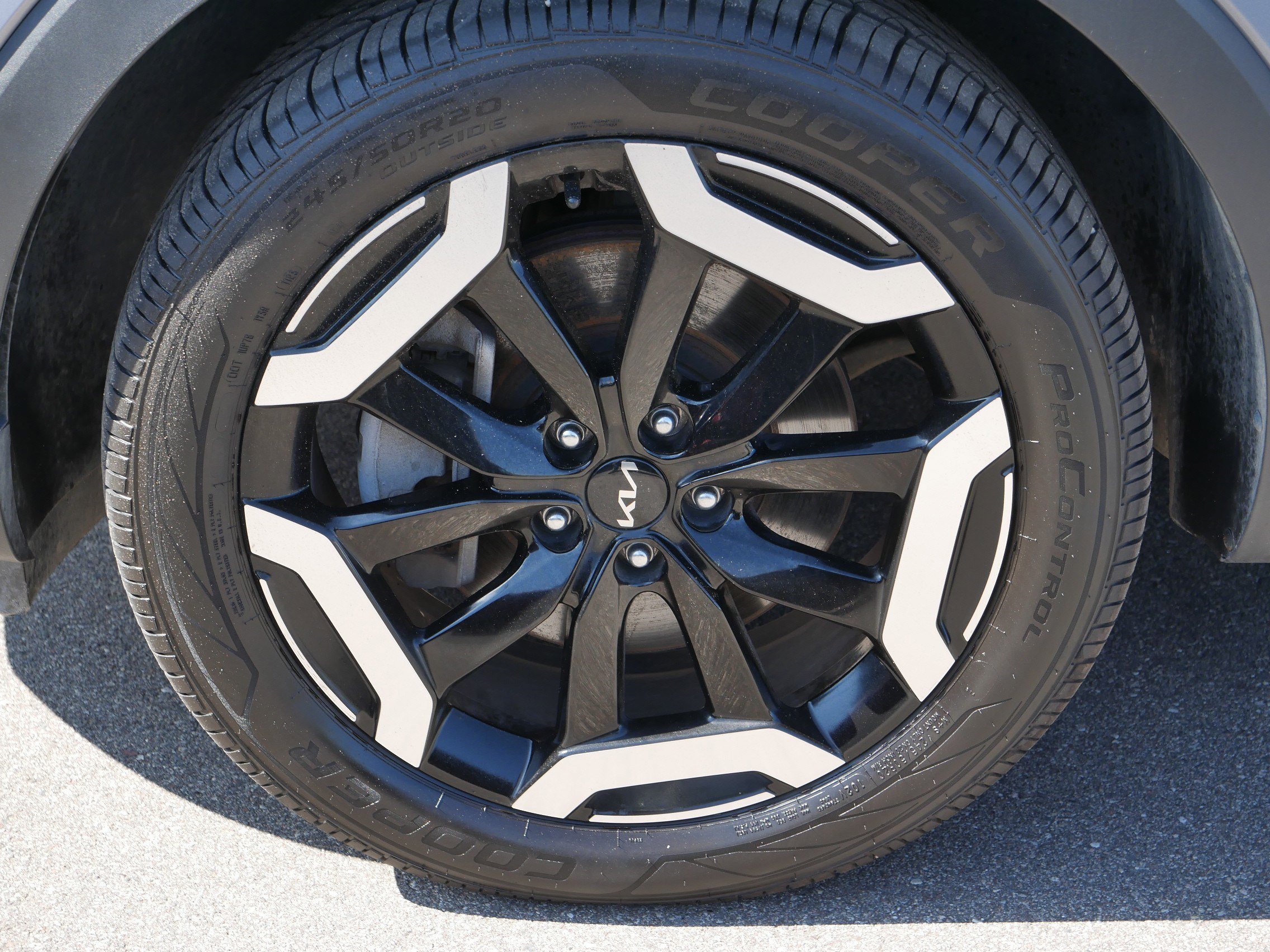 Used 2023 Kia Telluride EX w/ EX Captain's Chair Package image 15