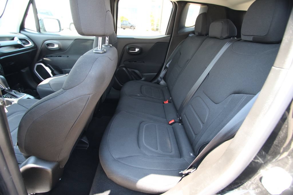 Used 2021 Jeep Renegade Latitude w/ Luxury Group I AWD/4WD image 7