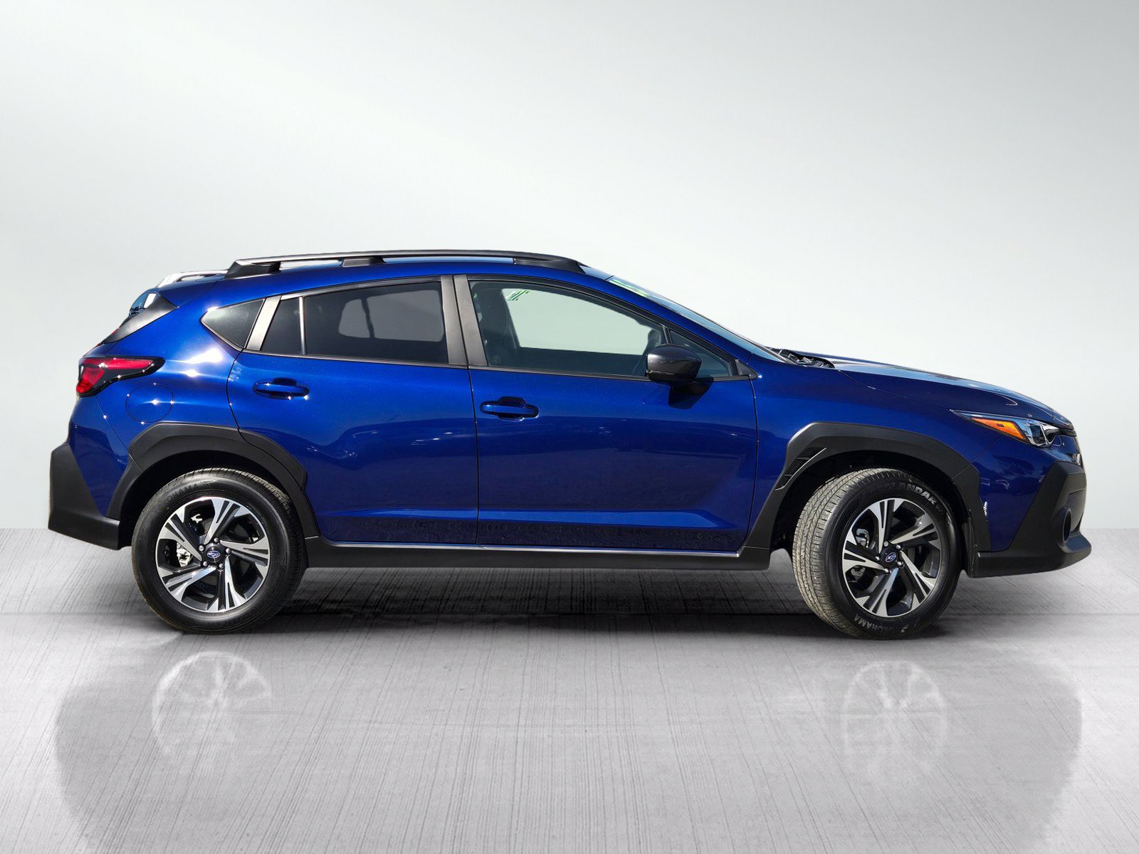 Used 2025 Subaru Crosstrek 2.5i Premium AWD/4WD image 3