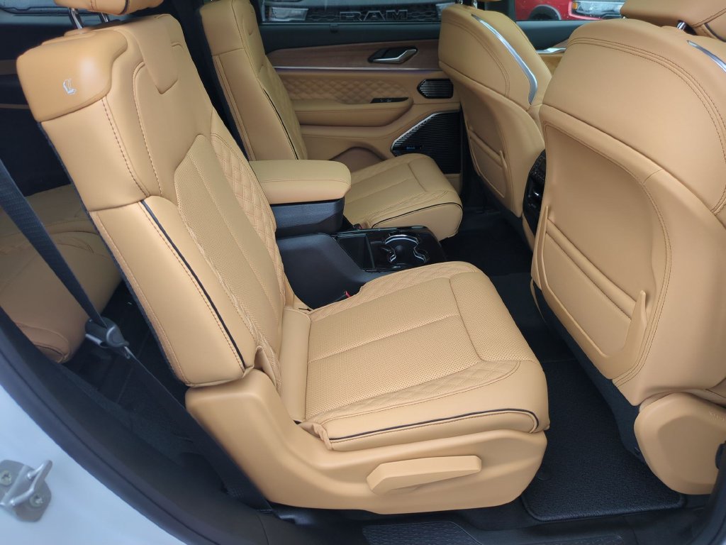 New 2027 Jeep Grand Cherokee L Summit AWD/4WD image 34