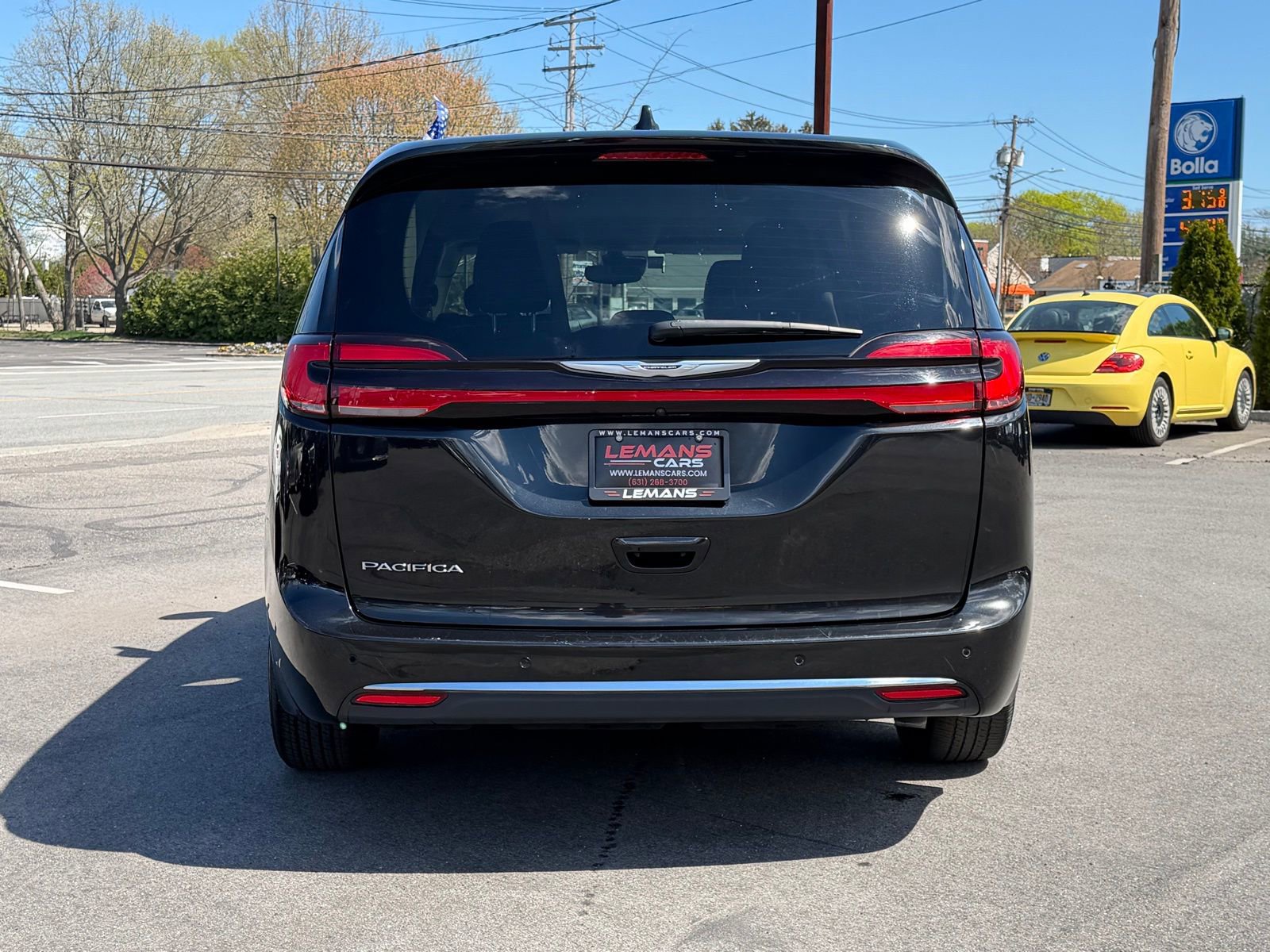 Used 2023 Chrysler Pacifica Touring-L image 5