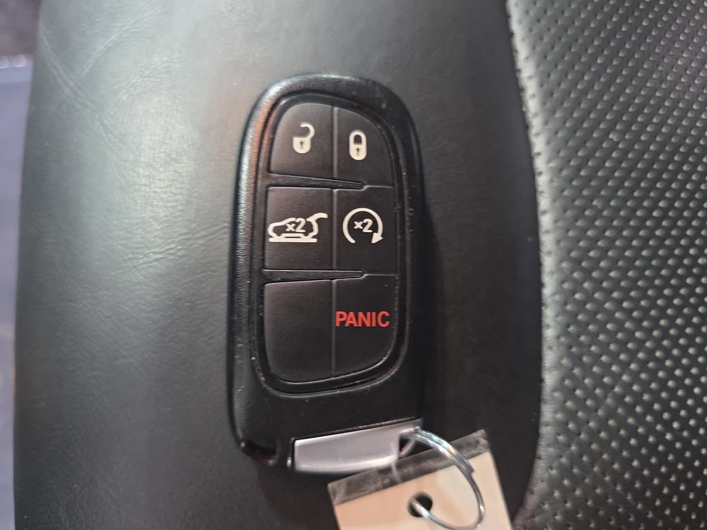 Used 2019 Jeep Cherokee Trailhawk AWD/4WD image 36