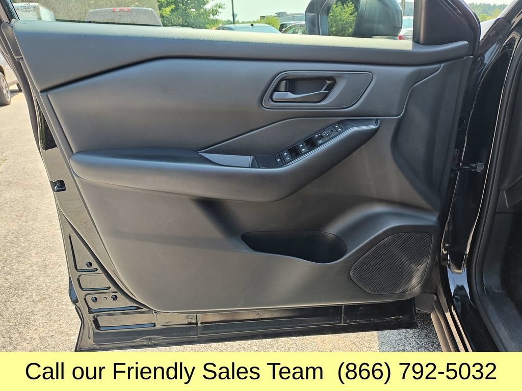 Used 2024 Nissan Rogue S AWD/4WD image 11