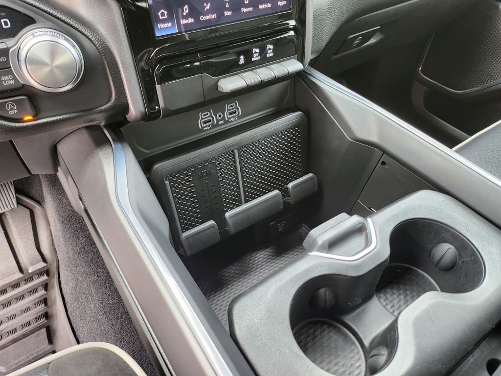 Used 2025 RAM 1500 Laramie w/ Sport Appearance Package AWD/4WD image 26