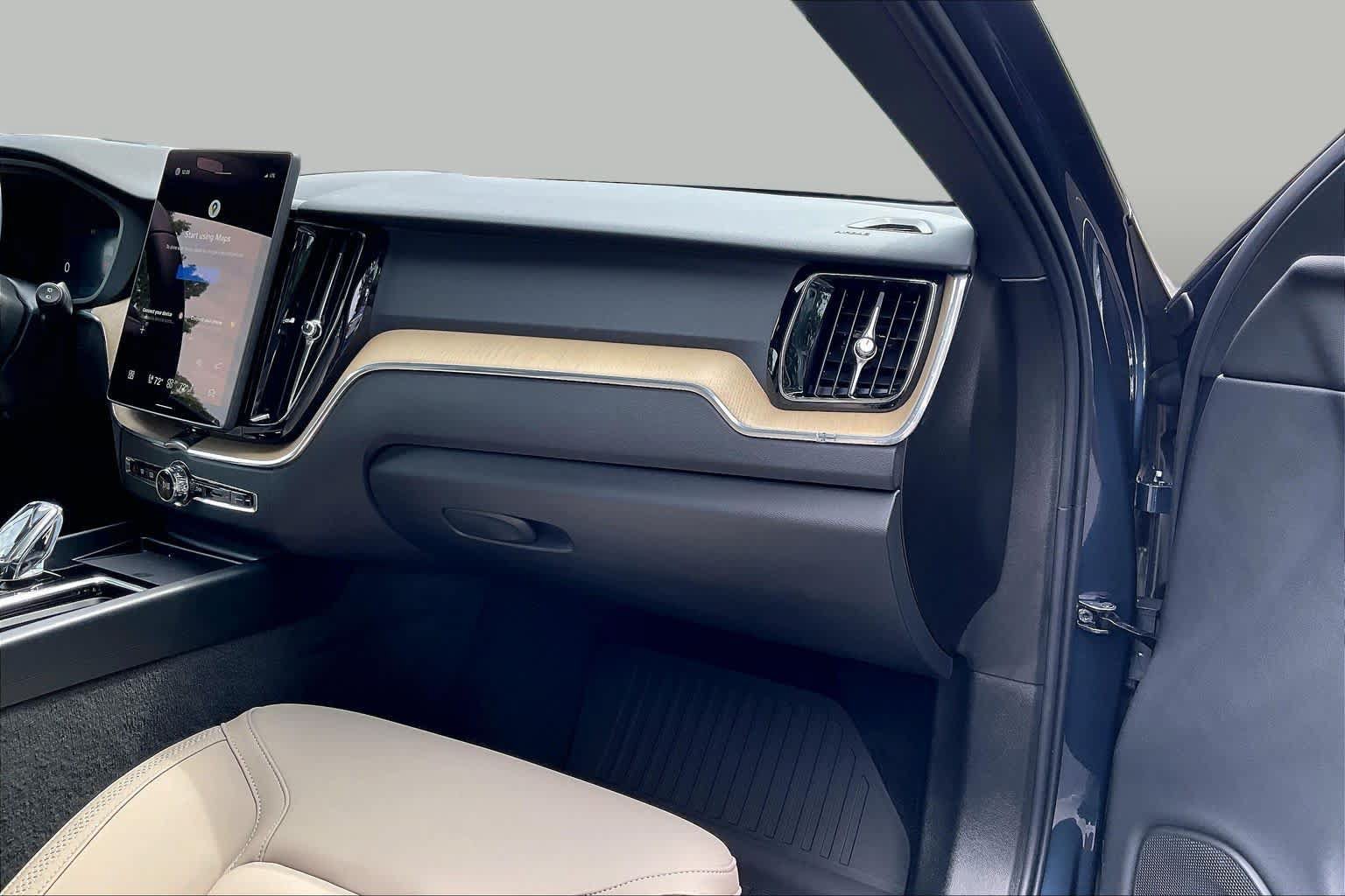 Used 2026 Volvo XC60 B5 Plus w/ Climate Package AWD/4WD image 18