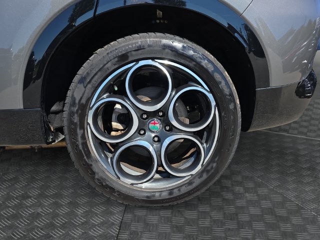 Used 2024 Alfa Romeo Tonale Ti w/ Premium Interior Package AWD/4WD image 36