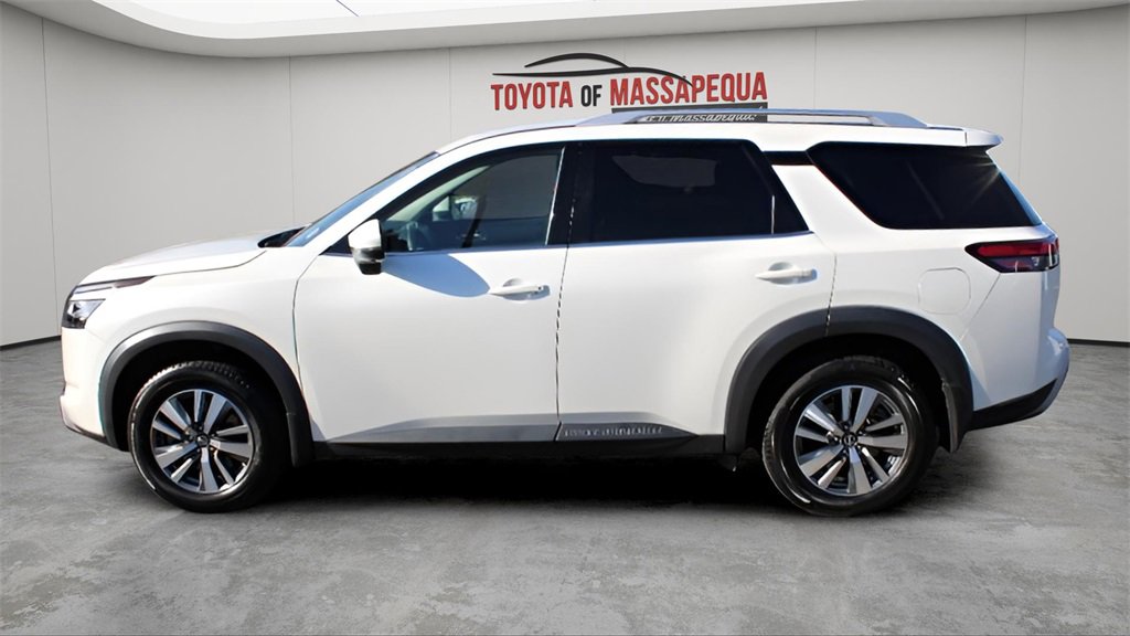 Used 2022 Nissan Pathfinder SL w/ SL Black Package image 2