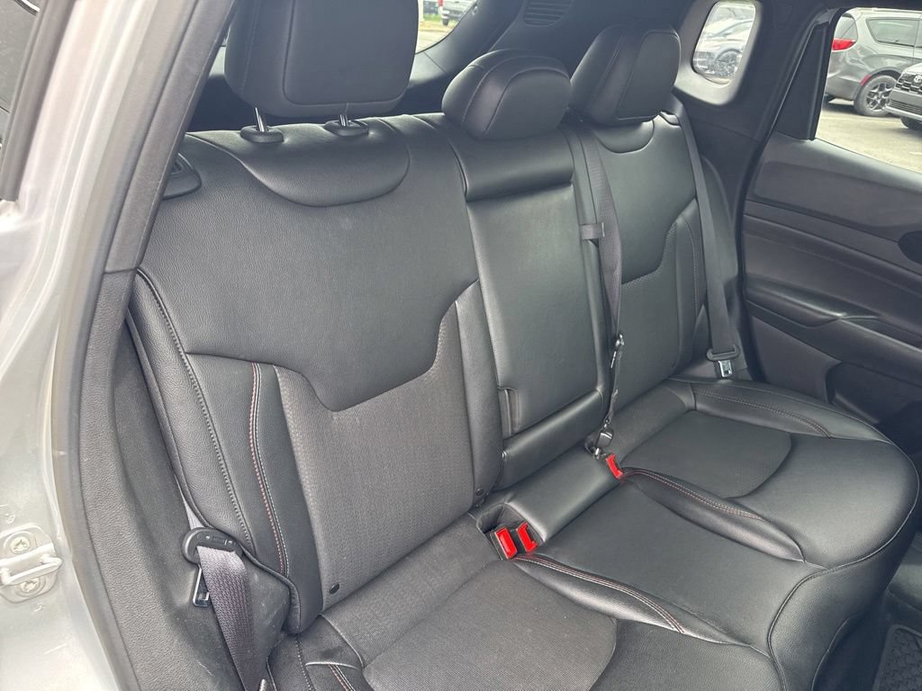 Used 2025 Jeep Compass Trailhawk AWD/4WD image 31