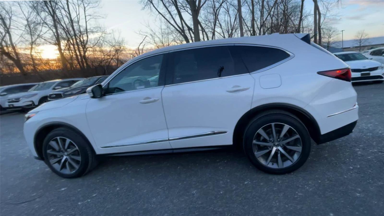 Used 2025 Acura MDX SH-AWD w/ Technology Package image 5