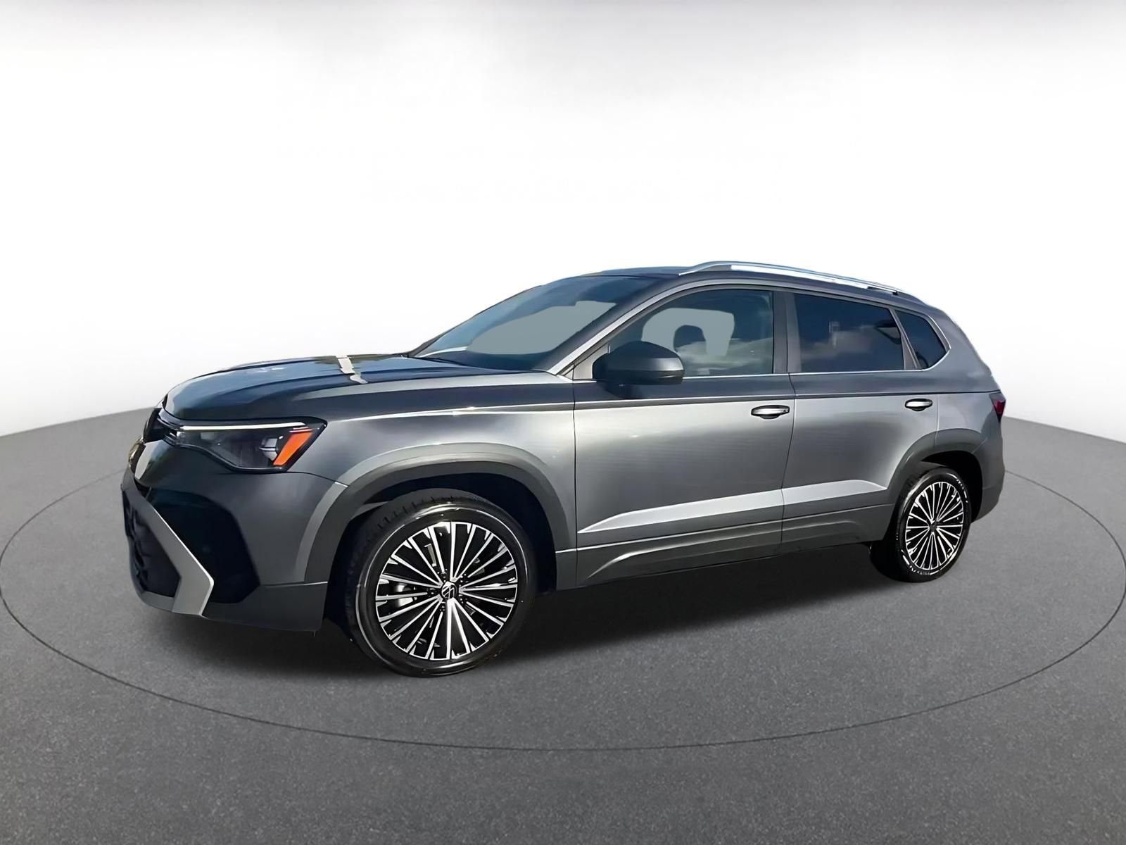 Used 2025 Volkswagen Taos SE image 7