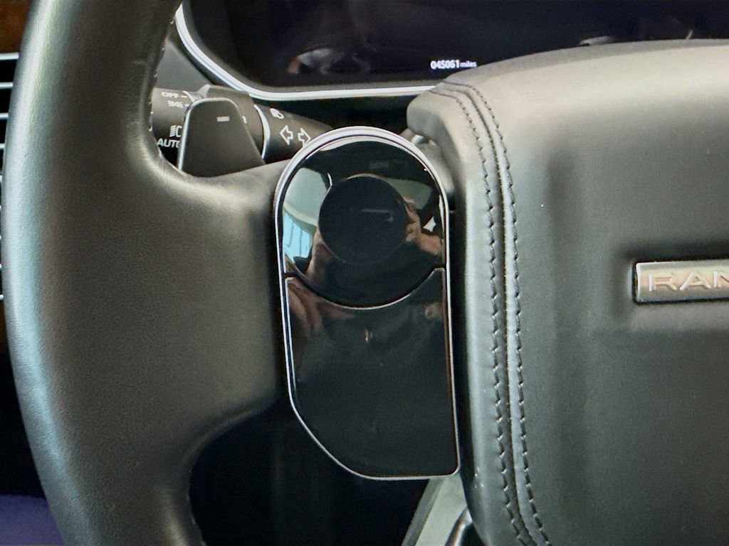 Used 2020 Land Rover Range Rover HSE image 11