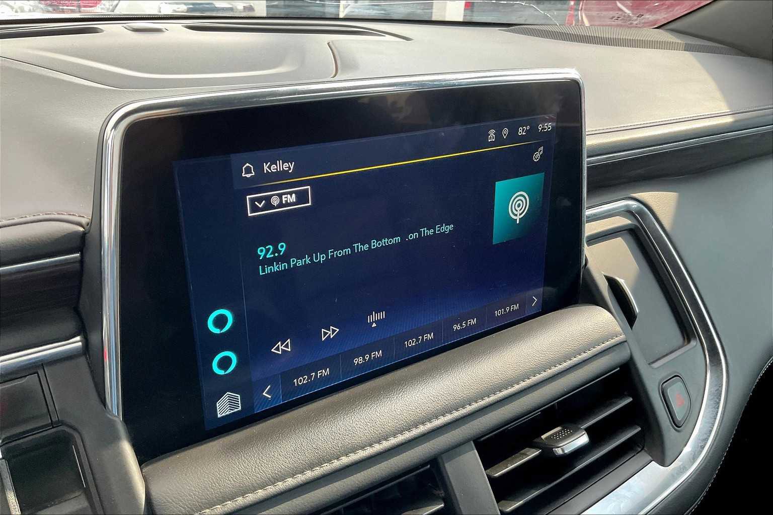 Used 2023 Chevrolet Suburban LT w/ LT Signature Package image 33