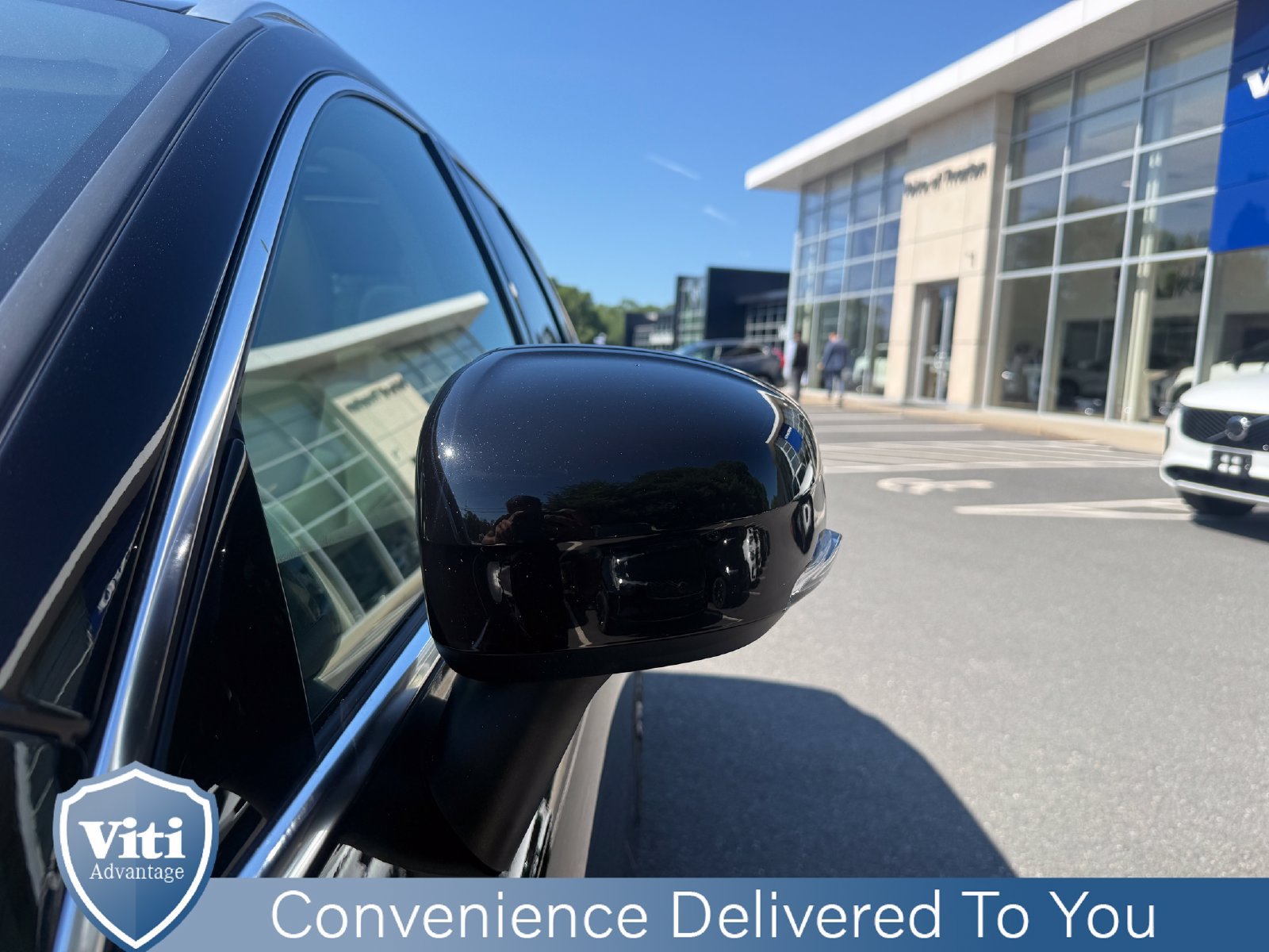 Certified 2023 Volvo XC60 B5 Plus AWD/4WD image 11
