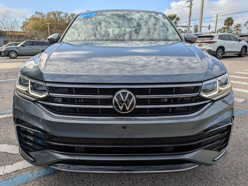 Certified 2023 Volkswagen Tiguan SEL R-Line image 9