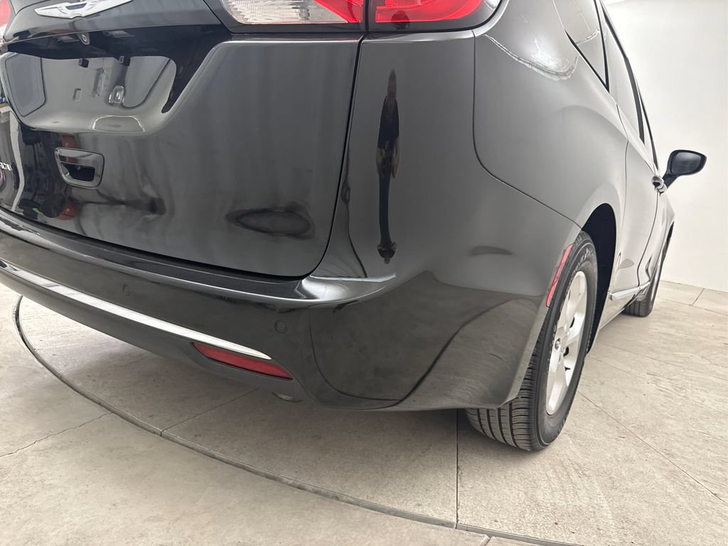 Used 2017 Chrysler Pacifica Touring-L Plus FWD image 23