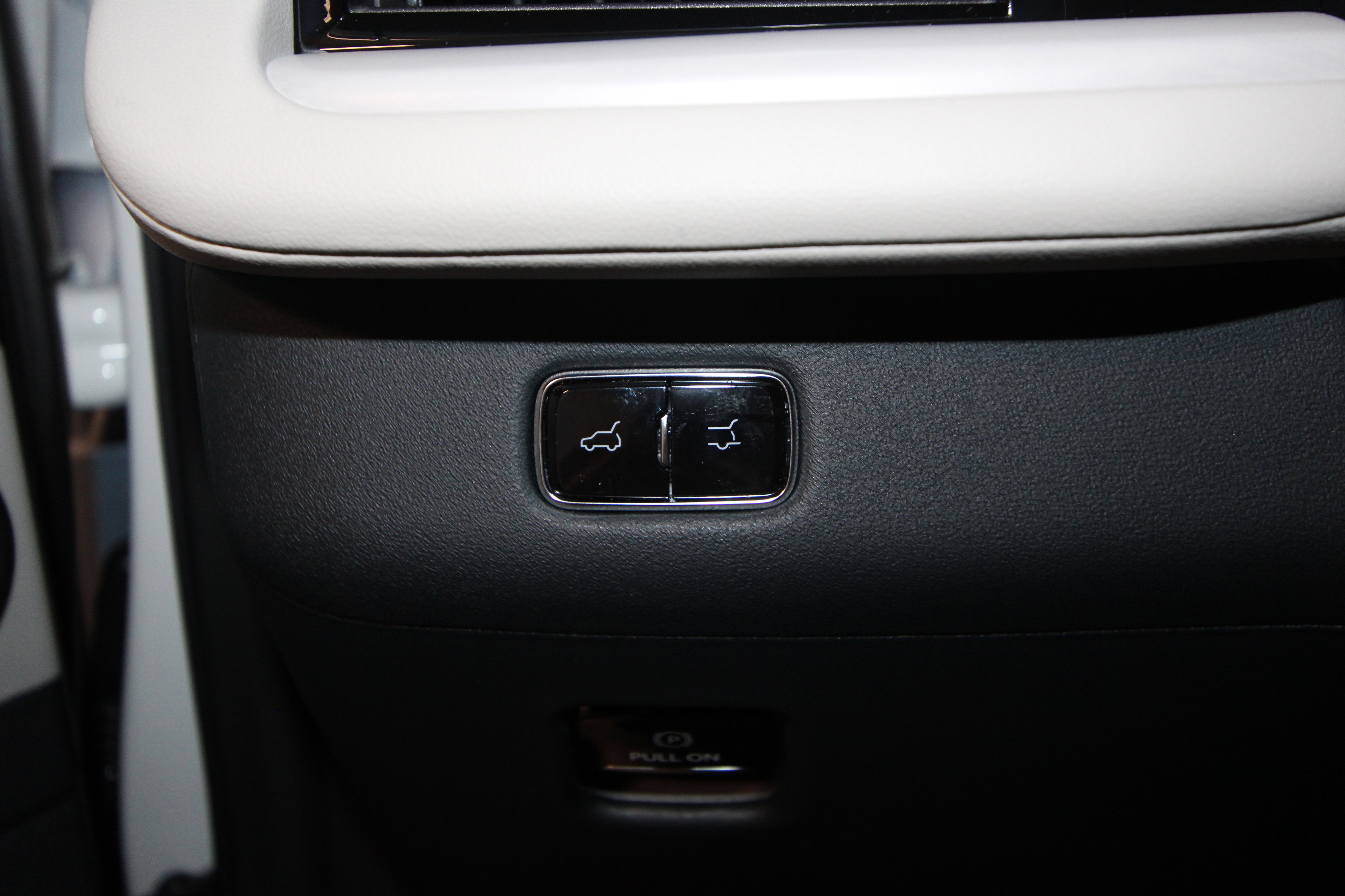 New 2026 Lincoln Navigator L Reserve AWD/4WD image 8