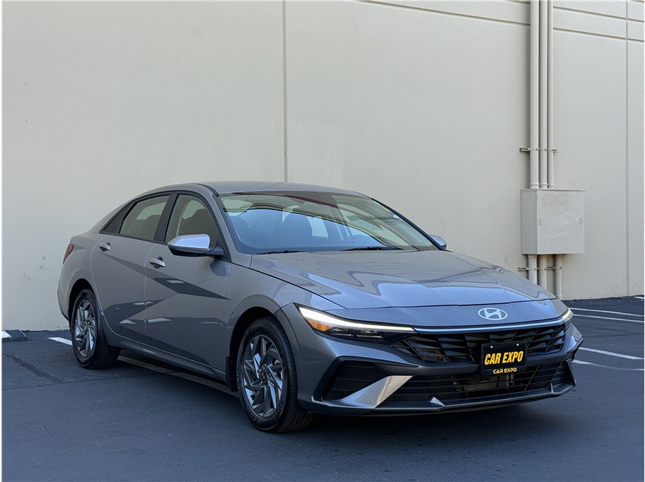 Used 2024 Hyundai Elantra Blue FWD image 3