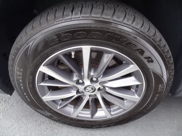 Used 2019 Toyota Highlander XLE FWD image 12