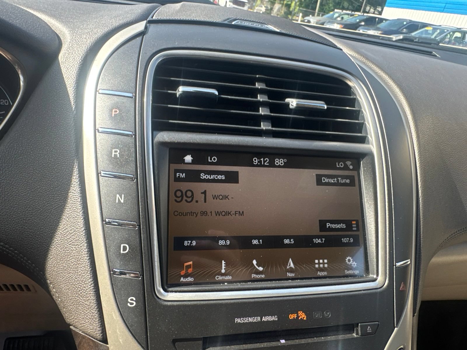 Used 2018 Lincoln MKX Reserve w/ Lincoln MKX Climate Package FWD image 22