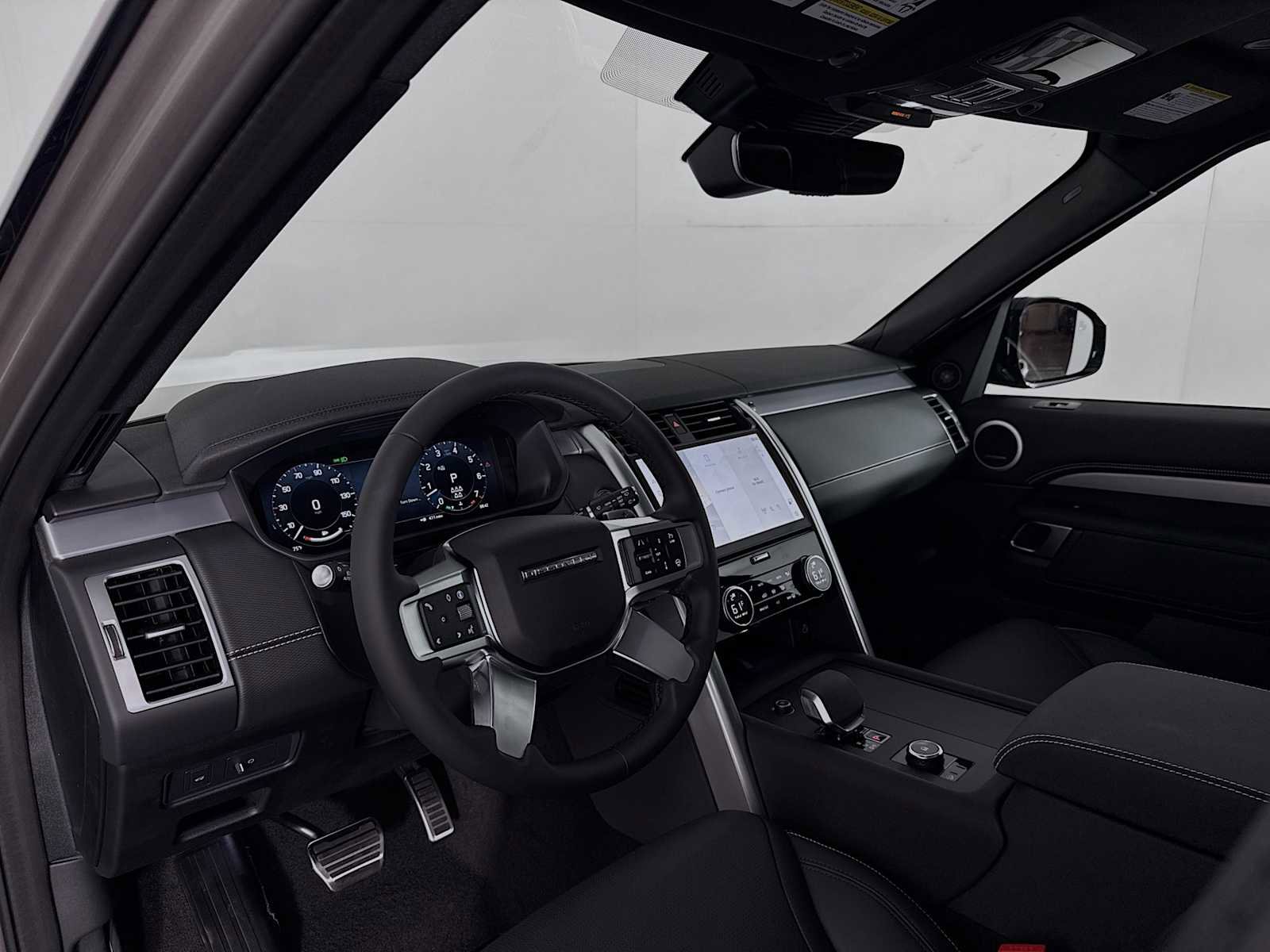 New 2025 Land Rover Discovery Dynamic SE image 9