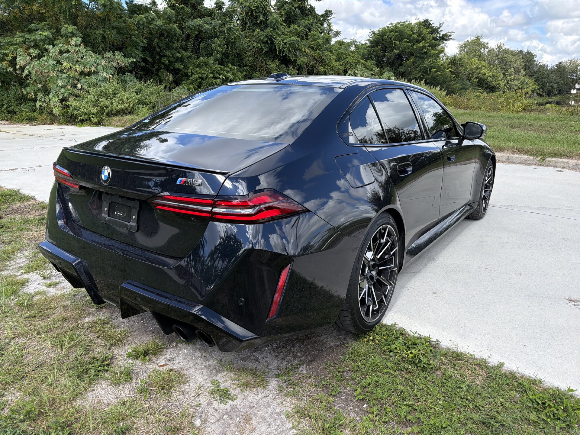 Used 2026 BMW M5 w/ Executive Package AWD/4WD image 4