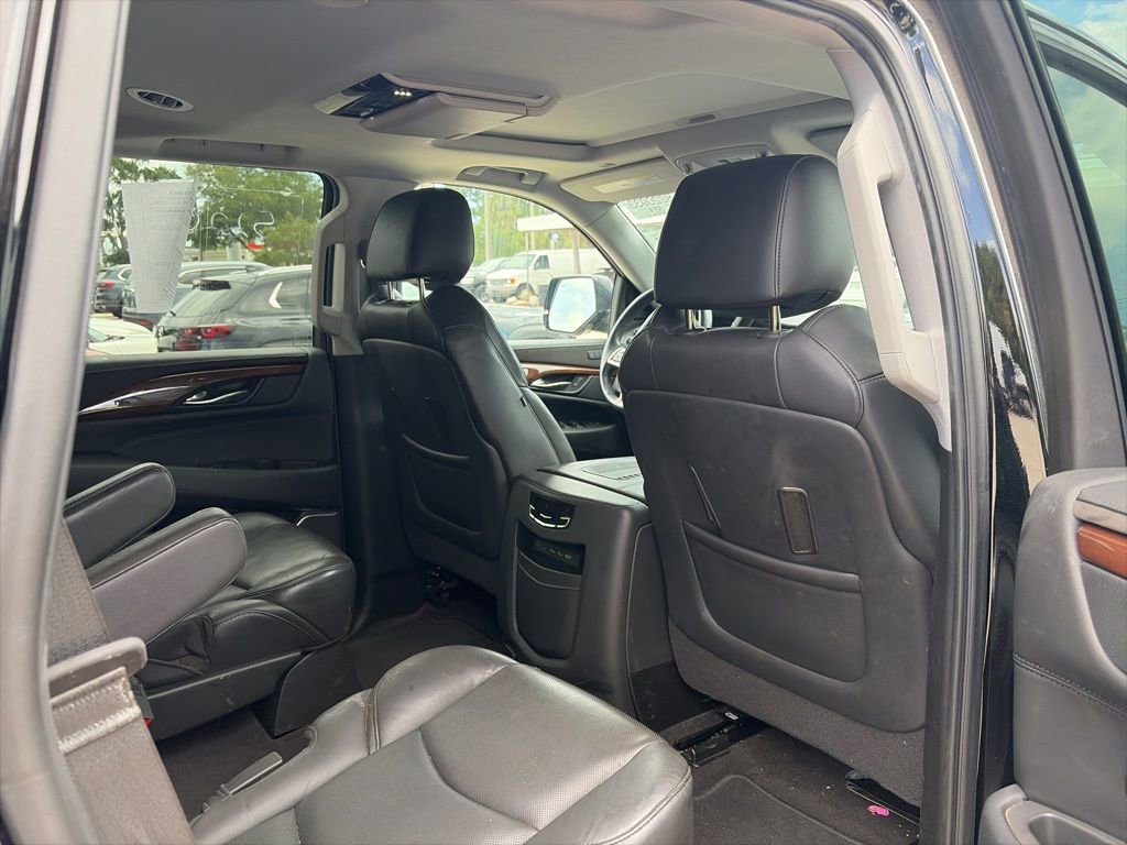 Used 2020 Cadillac Escalade Luxury AWD/4WD image 11