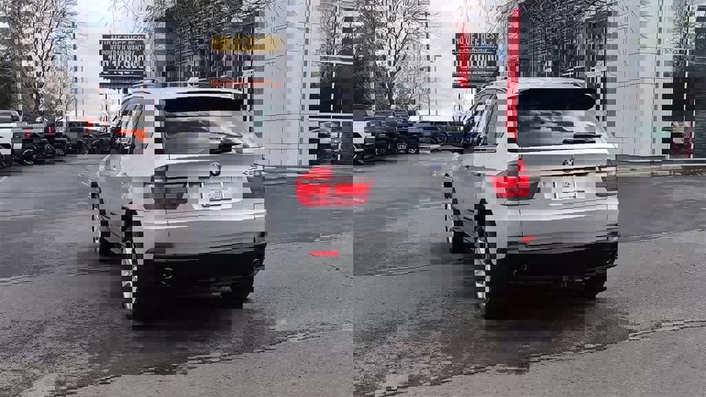 Used 2010 BMW X5 xDrive35d image 7