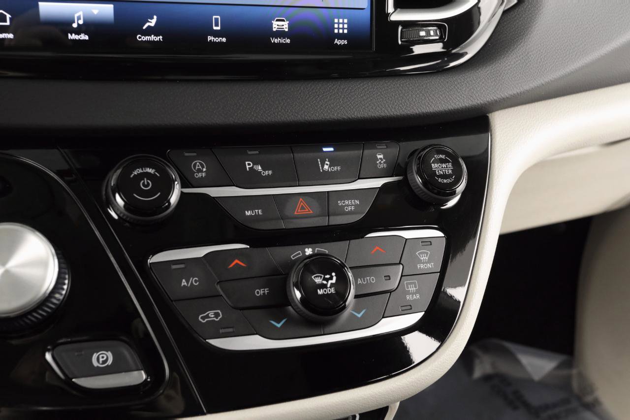 Used 2023 Chrysler Pacifica Touring-L image 23