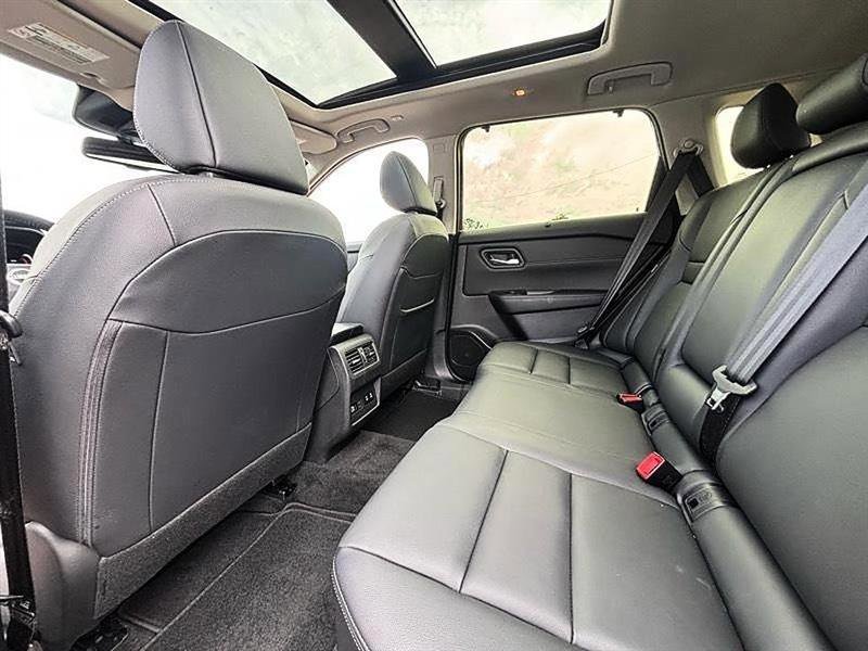 Used 2025 Nissan Rogue SL w/ Tech Package image 44