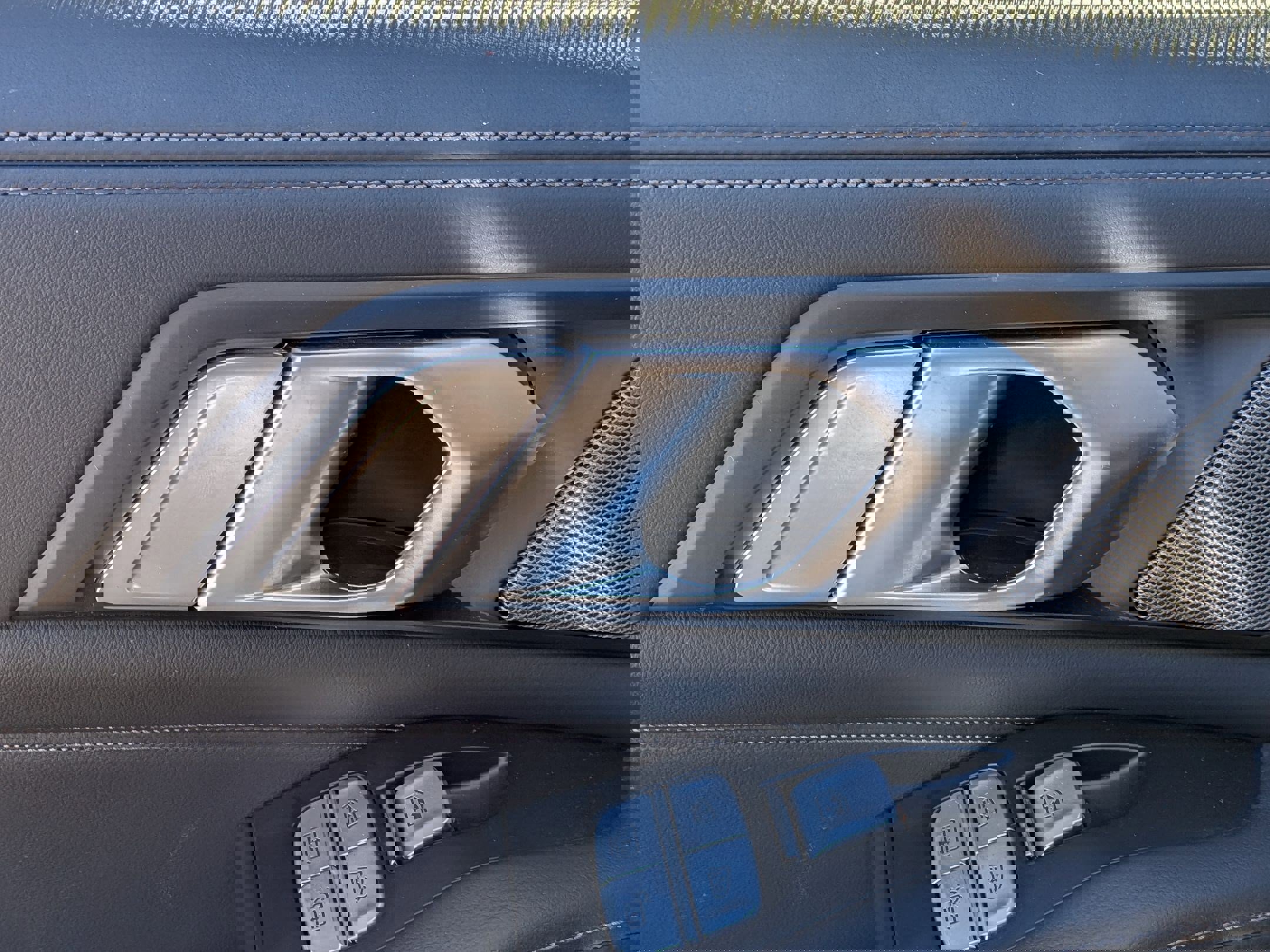 Used 2023 BMW X7 xDrive40i w/ Executive Package image 30