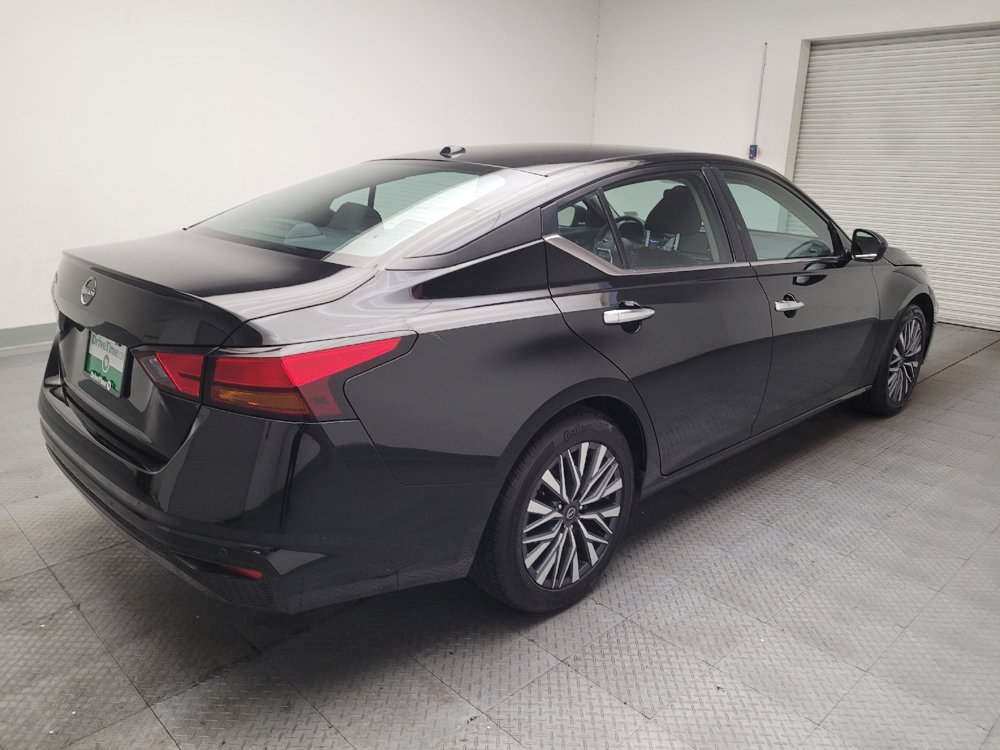 Used 2025 Nissan Altima 2.5 SV FWD image 9