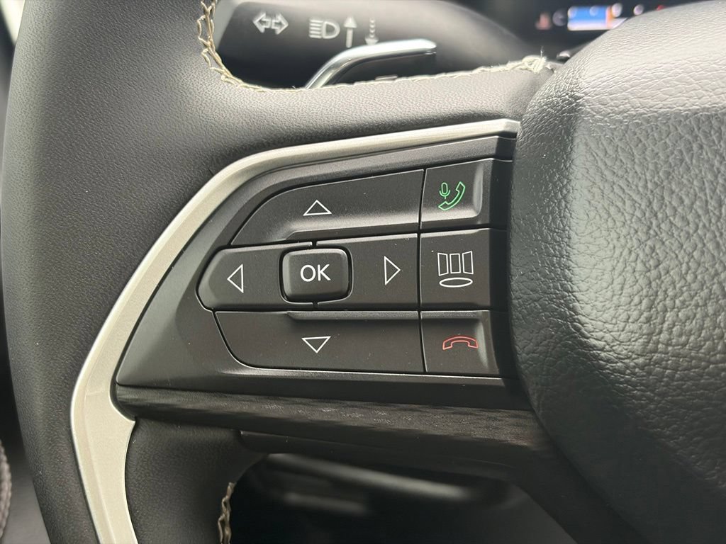 Used 2023 Jeep Grand Cherokee Altitude AWD/4WD image 25