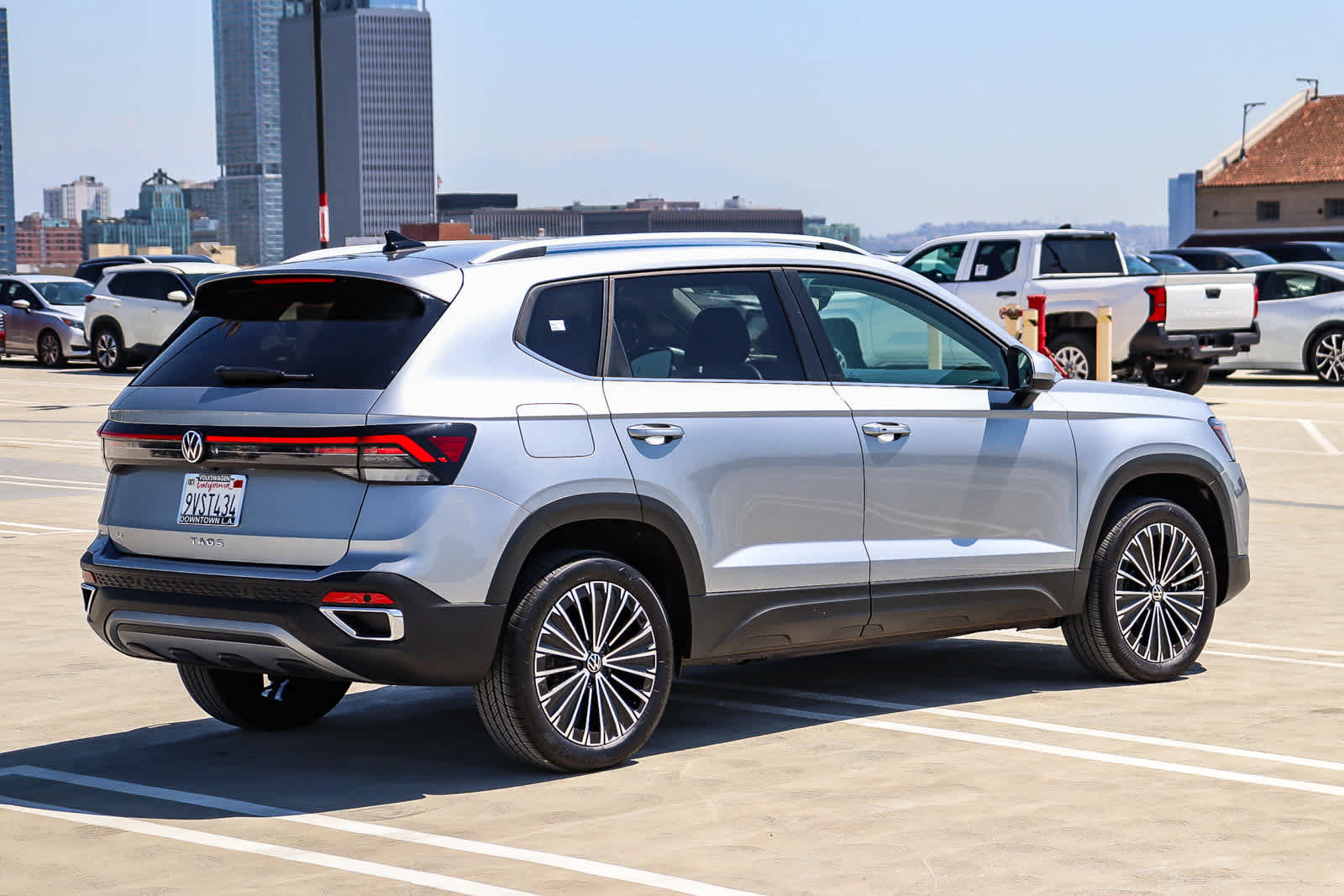 New 2025 Volkswagen Taos SE FWD image 4
