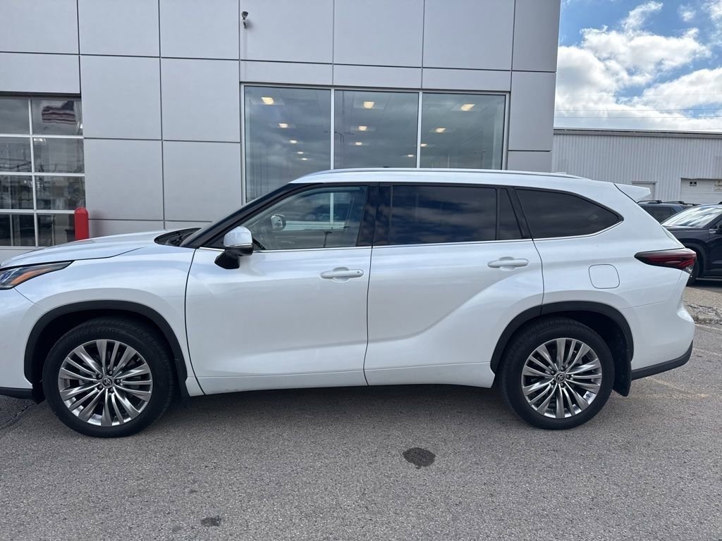Used 2024 Toyota Highlander Platinum AWD/4WD image 5