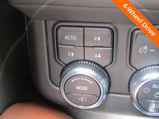 Used 2024 GMC Yukon Denali Ultimate AWD/4WD image 14