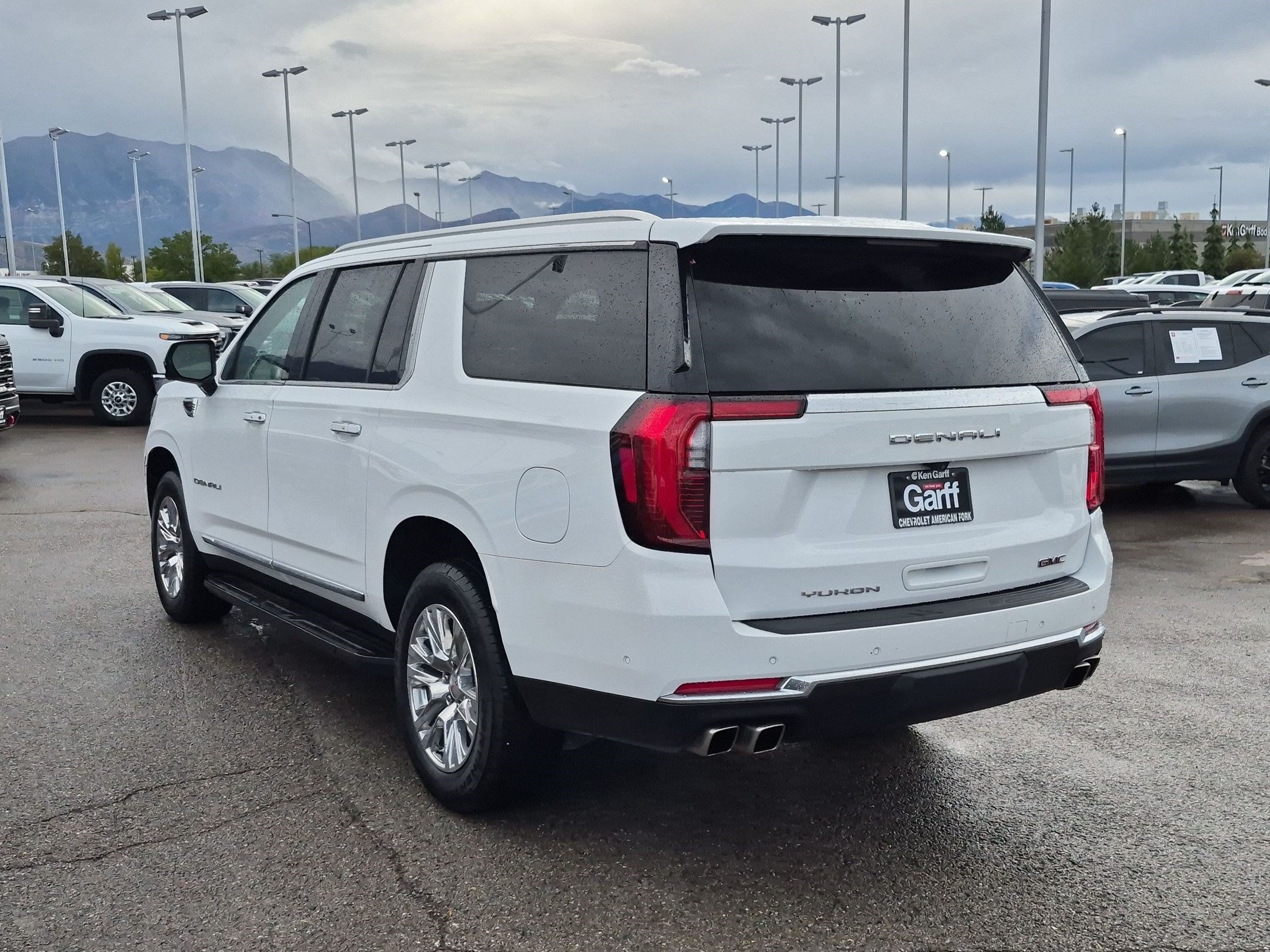 Used 2025 GMC Yukon XL Denali AWD/4WD image 5