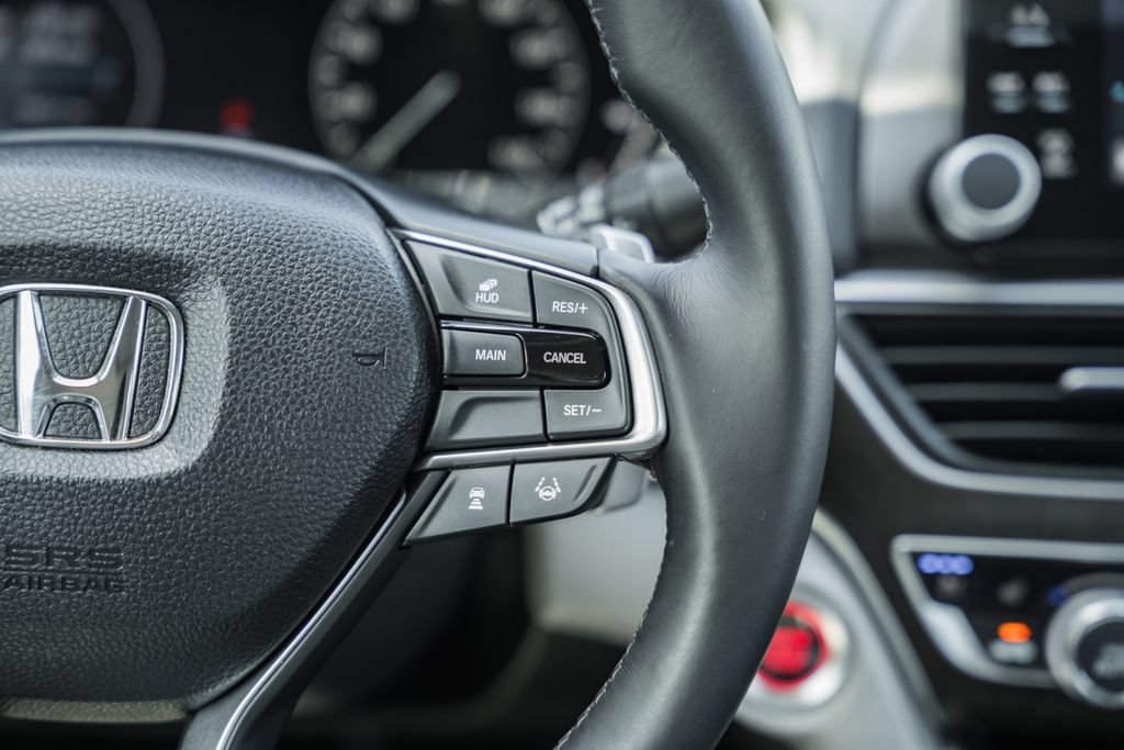 Used 2018 Honda Accord Touring image 29