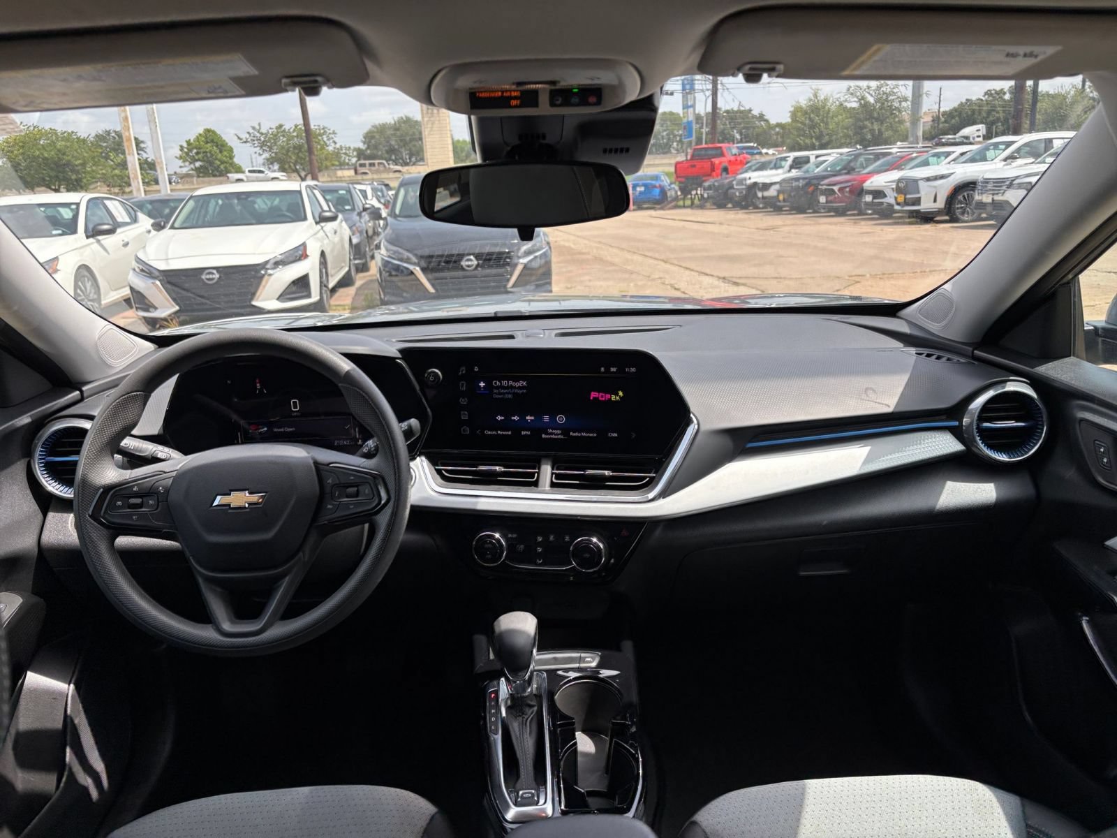 Used 2025 Chevrolet Trax LT FWD image 27